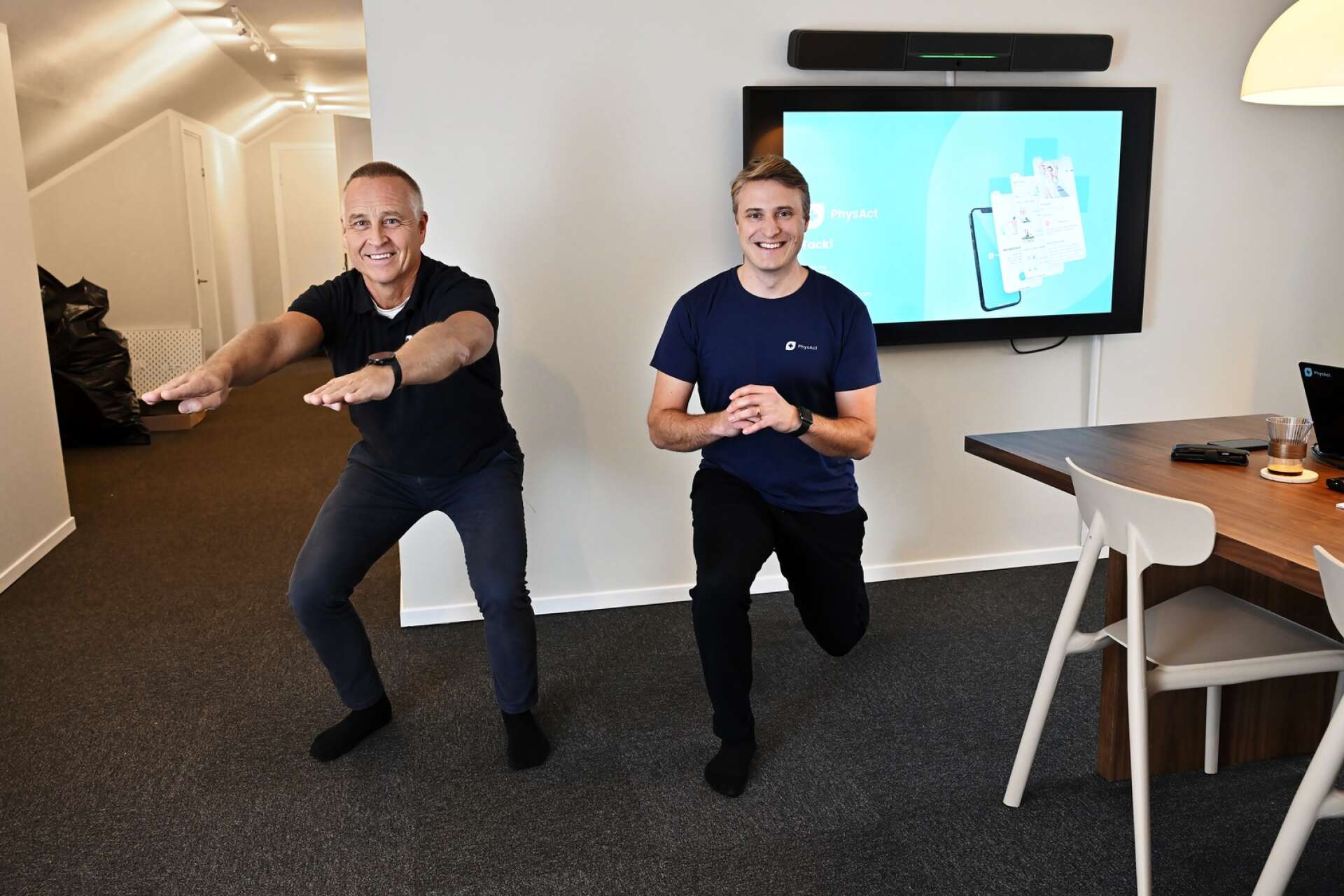 Lars Klinghagen och Marcus Eng har slagit sina påsar ihop med en satsning för att motverka stressrelaterad ohälsa. Detta genom en digital tjänst som ger daglig kontakt med fysioterapeut.