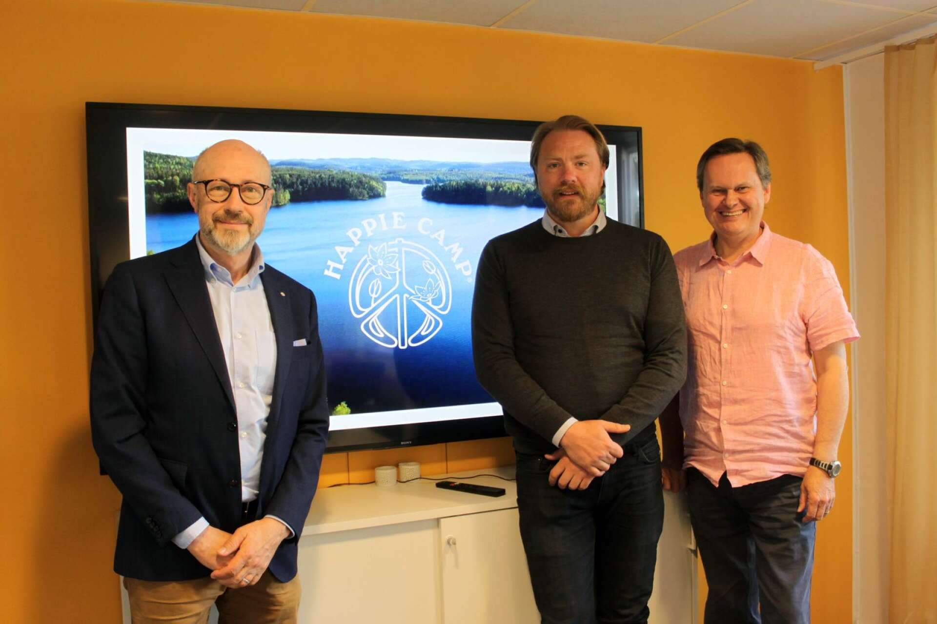 Anders Olsson, Region Värmland, t.v. som utsetts till hedersdoktor tillsammans med Staffan Svantesson, Happie Camp och Victor Isaksen, Sting Bioeconomy. Anders Olsson har deltagit i arbetet med att etablera bägge företagen.