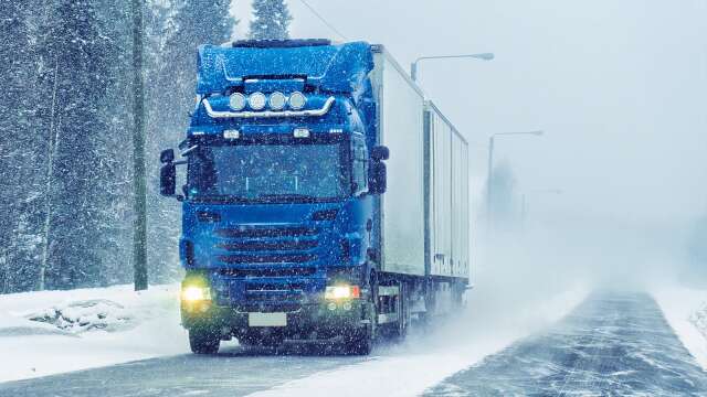 Hela 98 procent av lastbilarna uppfyller kraven på vinterdäck. Det visar polisen och Transportstyrelsen undersökningar som genomförs vart tredje år.