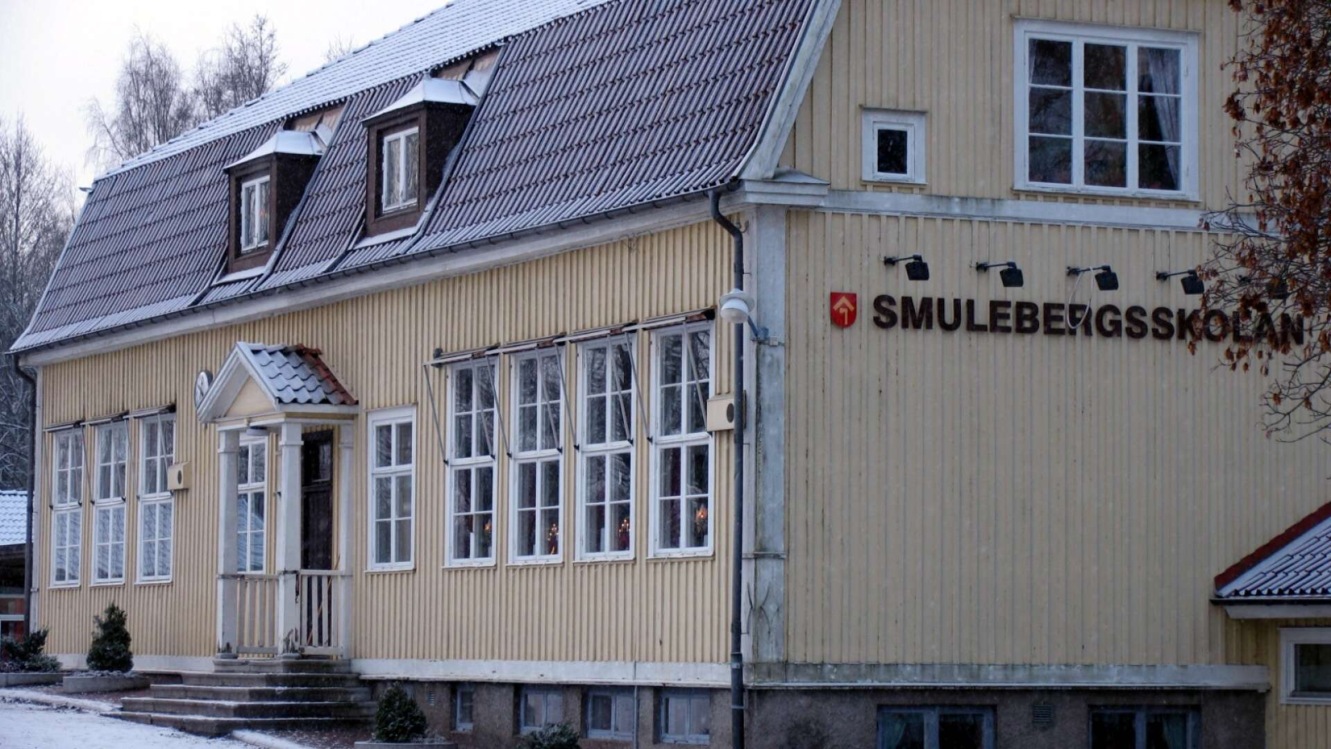 En fjärrvärmeläcka lokaliserades till Gamla Smulebergskolan.