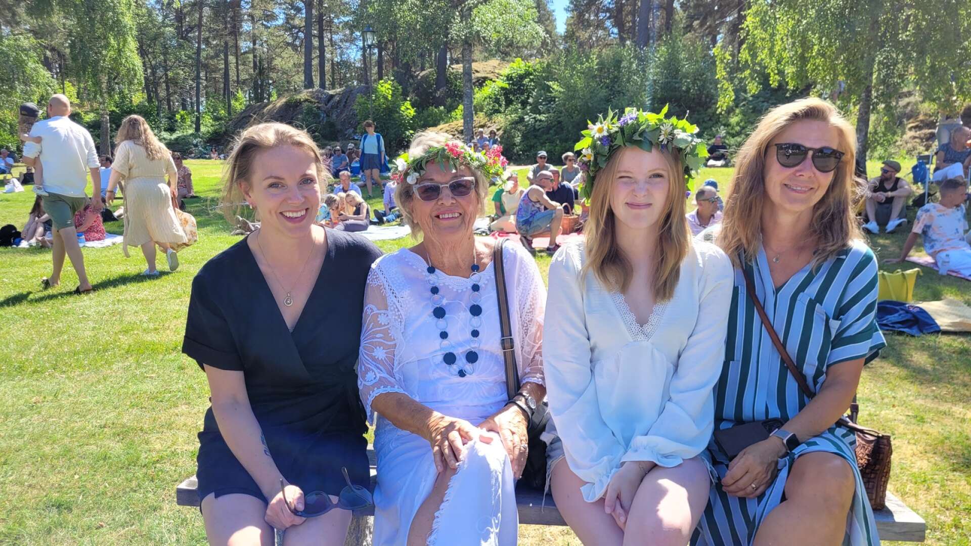 Fyra generationer ur samma släkt i Örnäsparken. Från vänstere: Malin Träff, Ruth Åkerlund, Siri Träff, Pia Träff.
