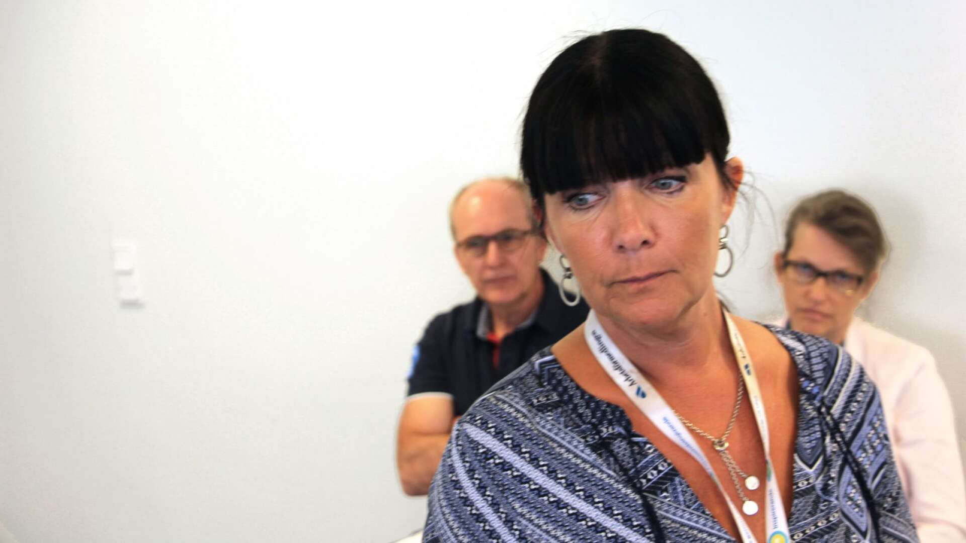 Lena Hertzberg (längst fram), enhetschef på Arbetsförmedlingen i Värmland, anser att varselläget är bekymmersamt. 