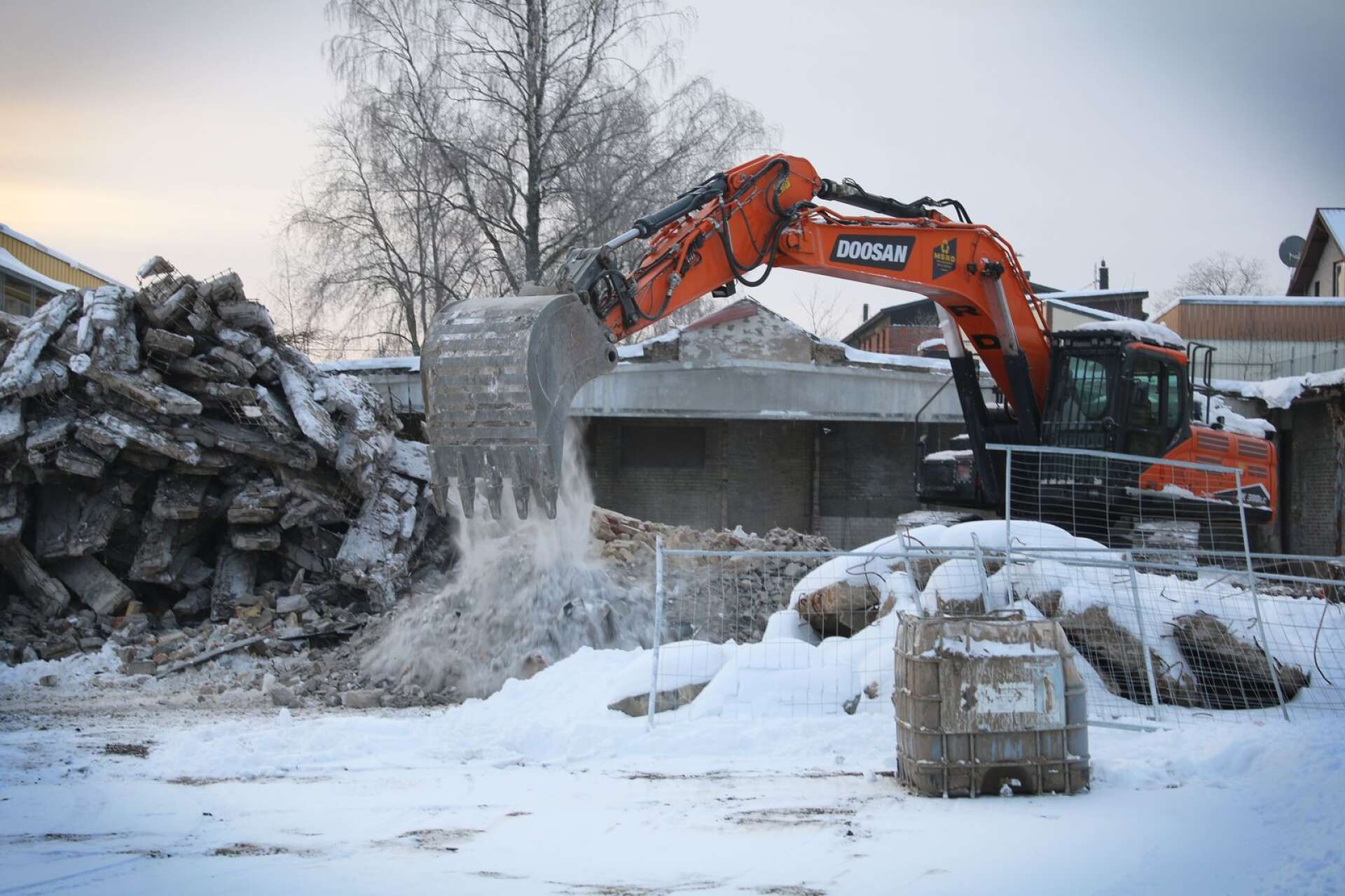 Rivningen inför nya Pekås-bygget är påbörjad nu i slutet av 2022.