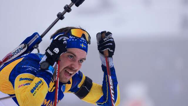 Oskar Brandt tar täten för de svenska skidskytteherrarna i Kanada.
