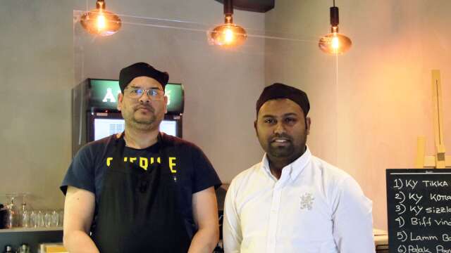 Den indiska restaurangen Palki har nu öppnat upp i Karlskoga. Delägaren Mahamud Rahman, till höger i bild, ser ljust på framtiden.