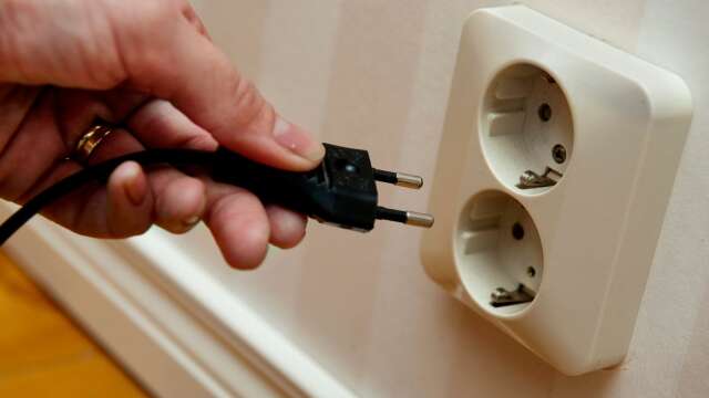 En man i 35-årsåldern i Säffle misstänks ha avlett el från tvättstugan och in i hans egen lägenhet.