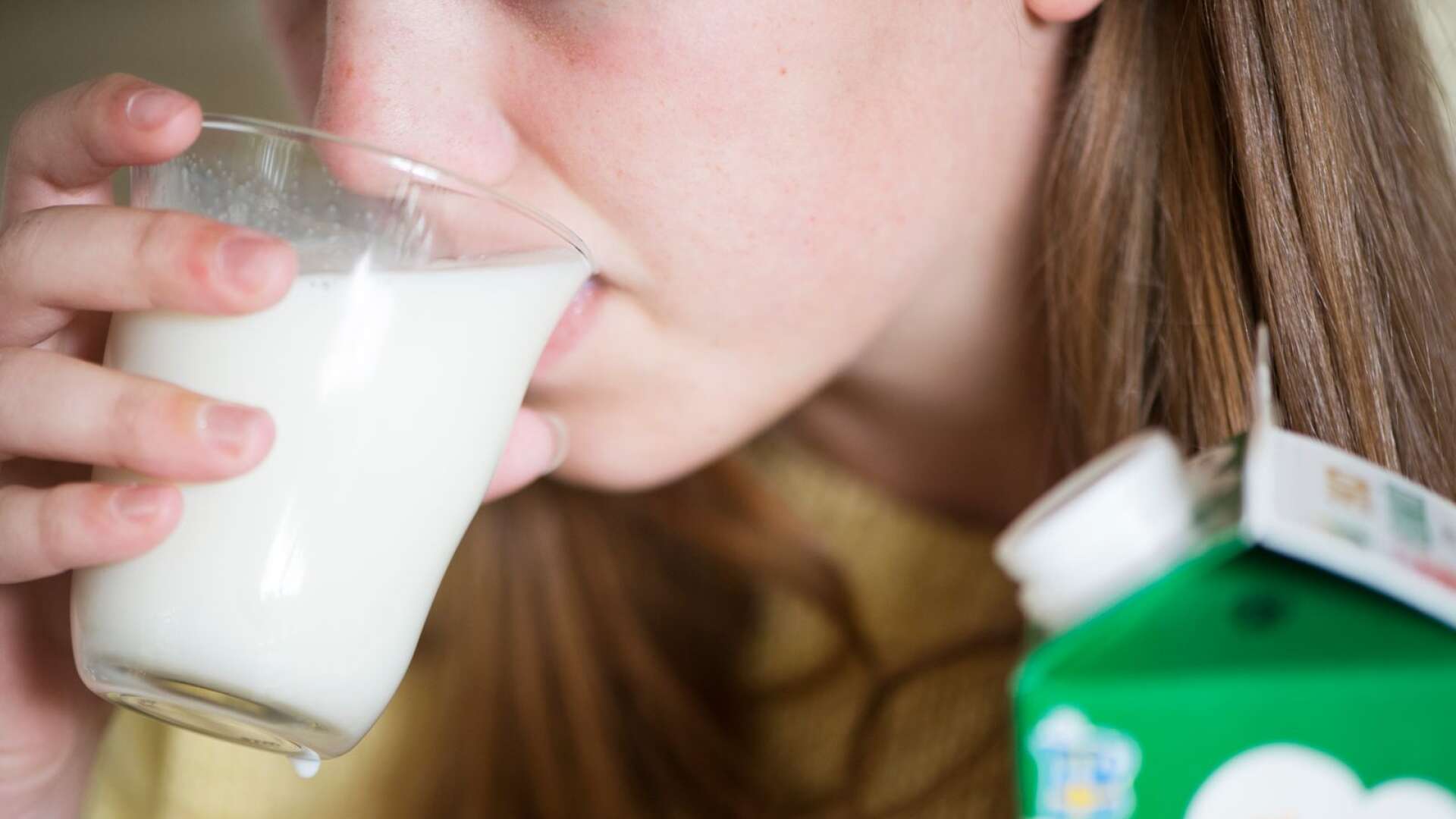 Om skolrestaurangerna skulle sluta servera mjölk till eleverna på högstadiet och gymnasiet skulle det innebära en besparing på cirka 88000 kronor, enligt ett sparförslag från barn- och utbildningsförvaltningen.