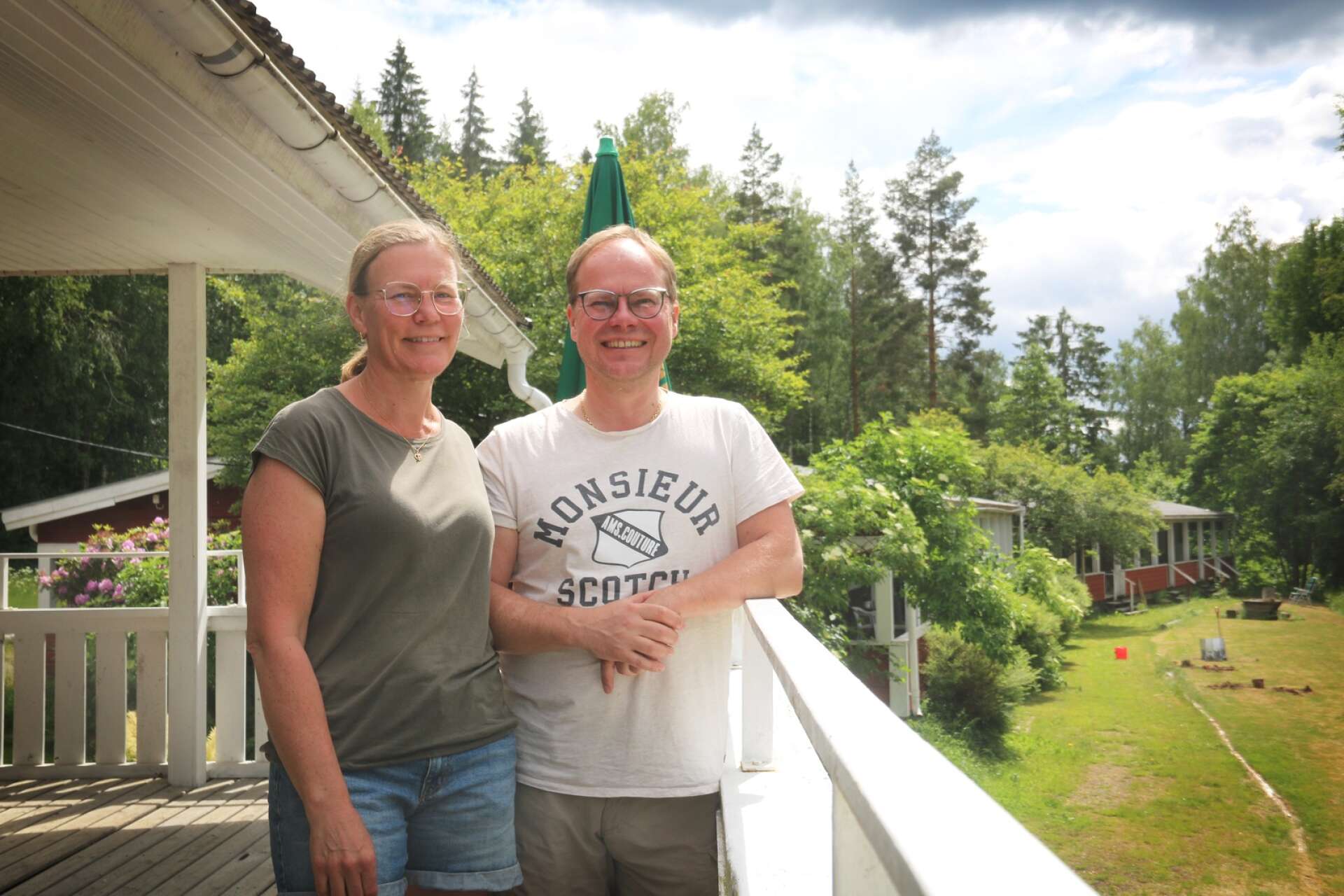Gunnar och Cecilia Ozolins har tagit över driften av Hotell Vildmarken och arbetar nu för att väcka liv i fastigheten. Visionen är att förvandla stället till ett retreat för kropp och själ.