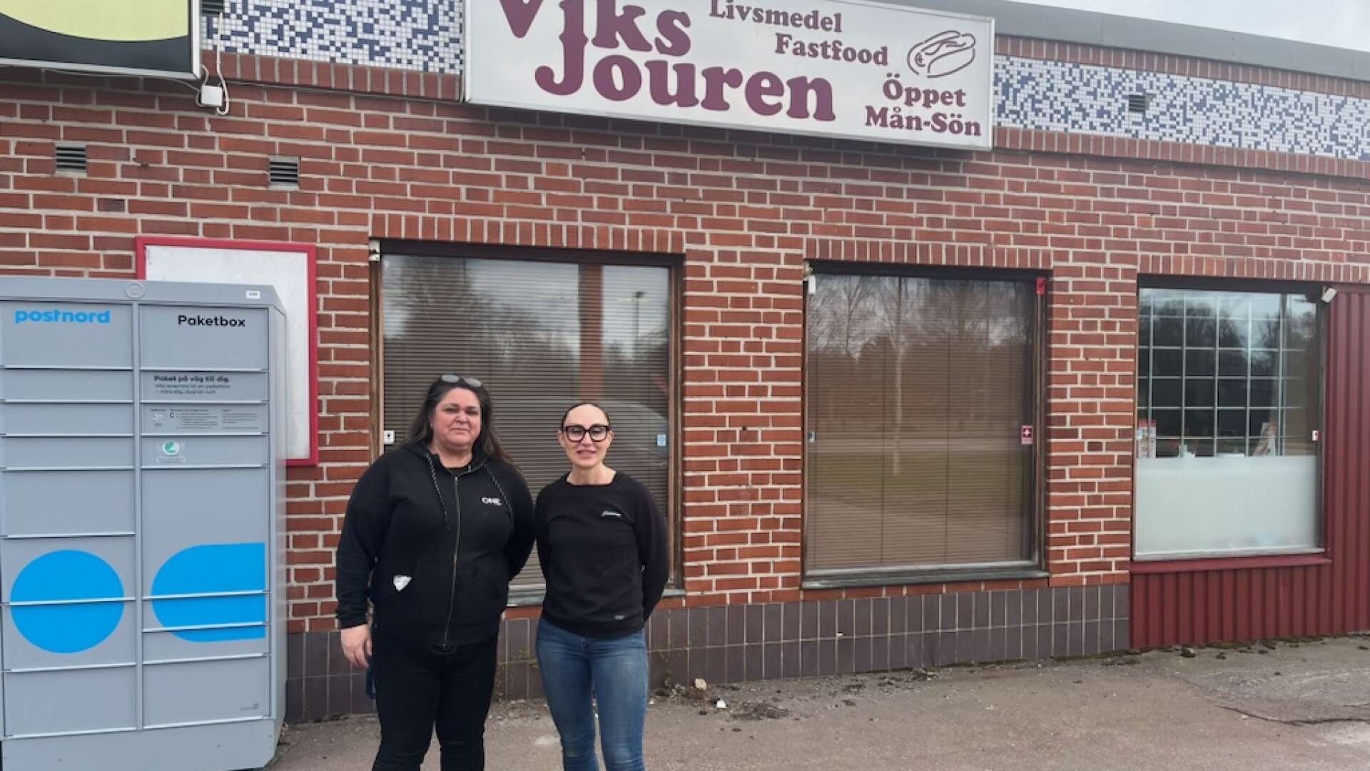 Viksjouren som drivs av Ulrika Mörk och Jeny Erliksson har fått sitt kontrakt uppsagt av fastighetsägaren. Nu är framtiden osäker för den populära butiken. 