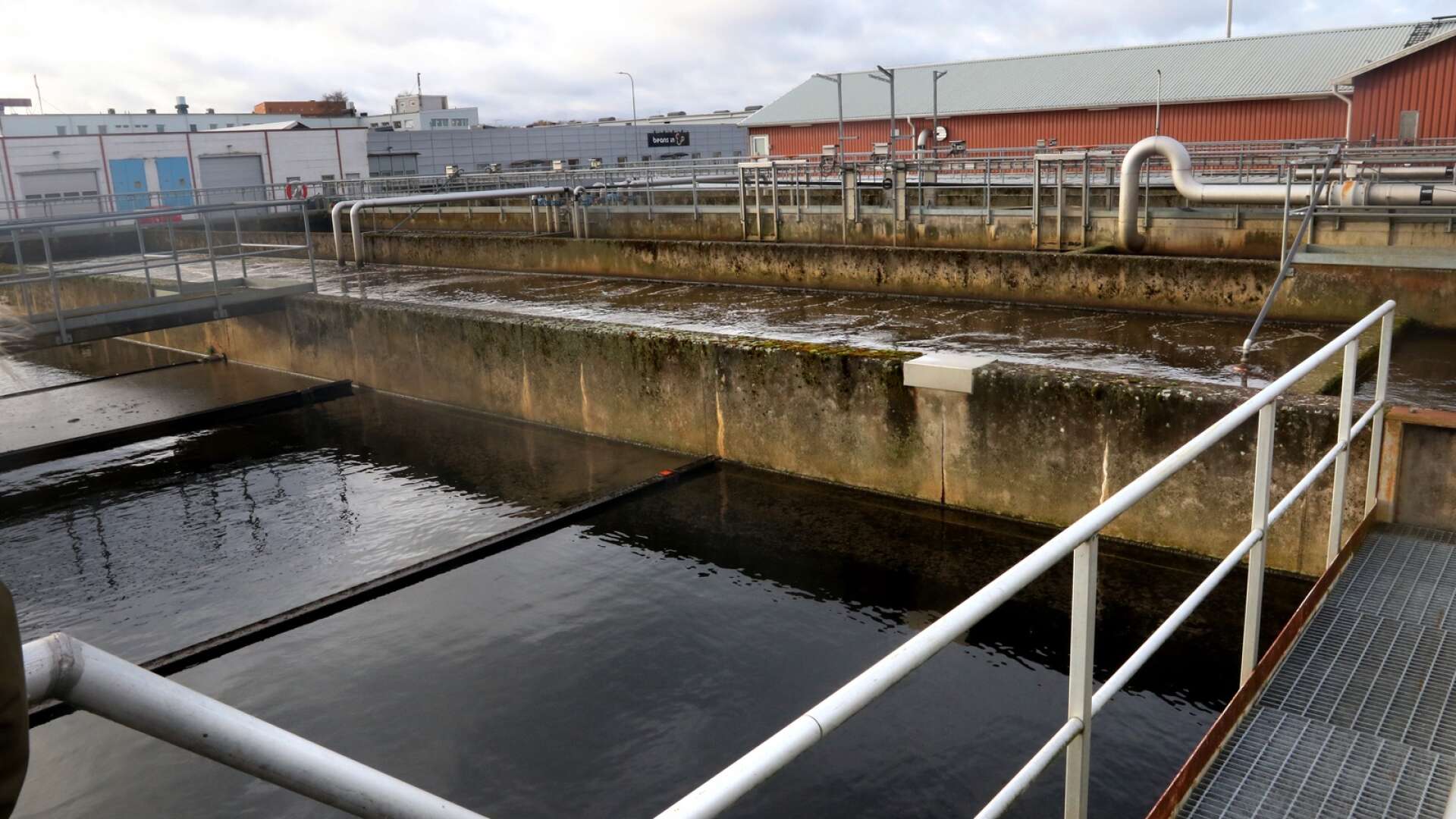 En utredning om den framtida vattenreningen i Mariestad ska kompletteras.