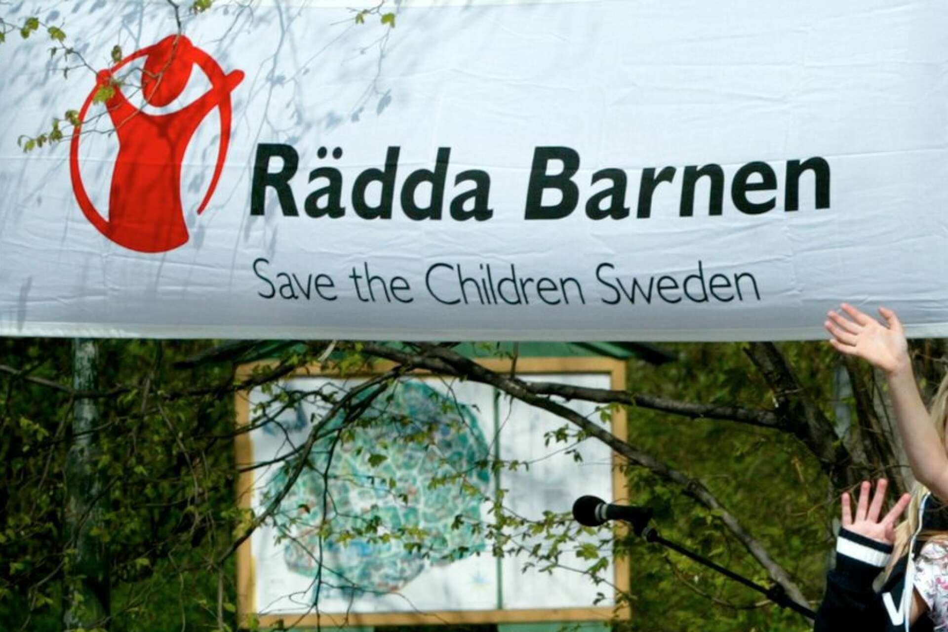 Rädda Barnen i Sverige har just fyllt 100 år, skriver Lennart Lindgren.