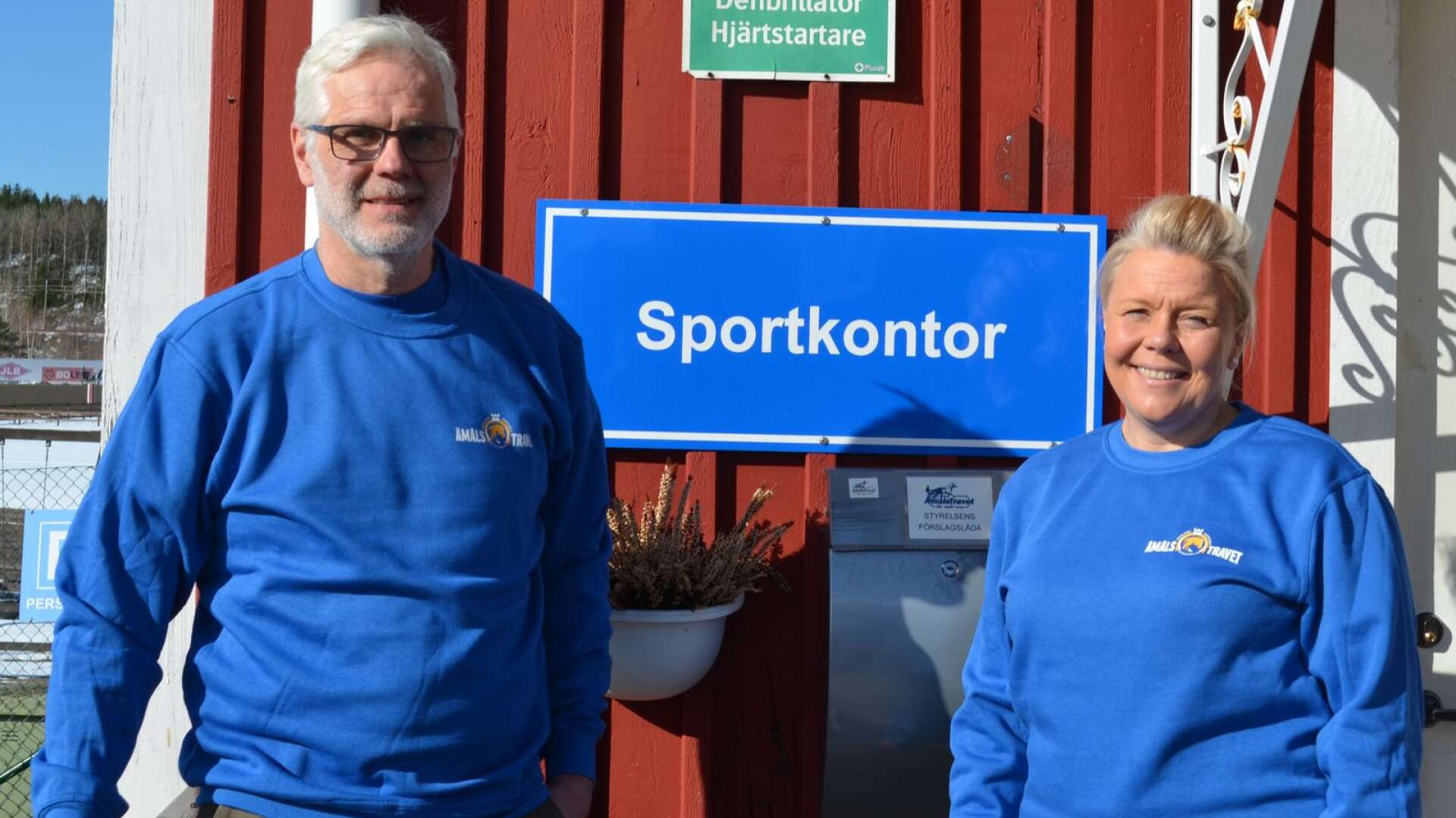 Nytillträdde travbanechefen Tomas Eklund tillsammans med kollegan Isabella Liljestrand. 