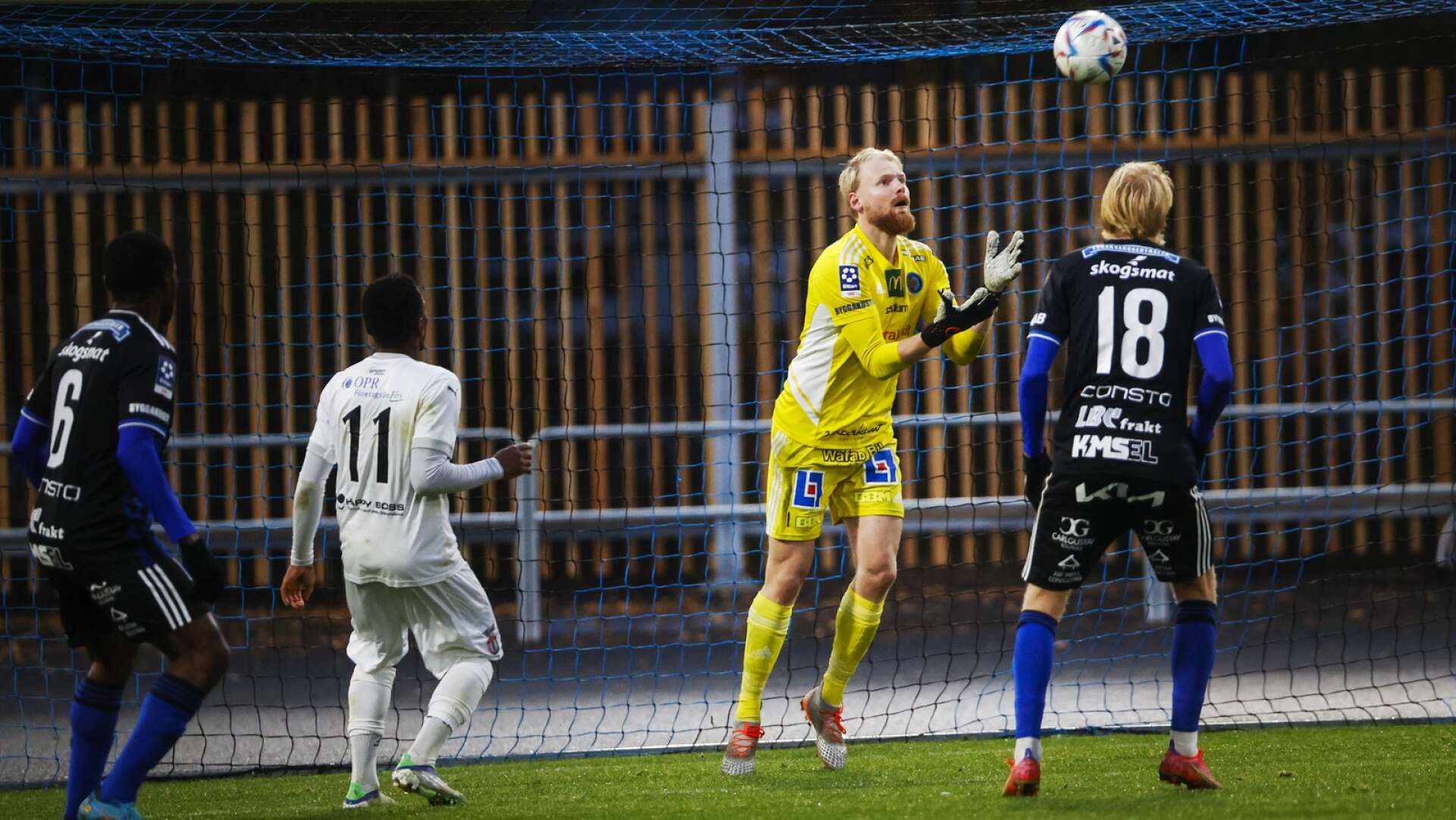Mathias Karlsson blir Karlstad Fotboll trogen även nästa säsong.