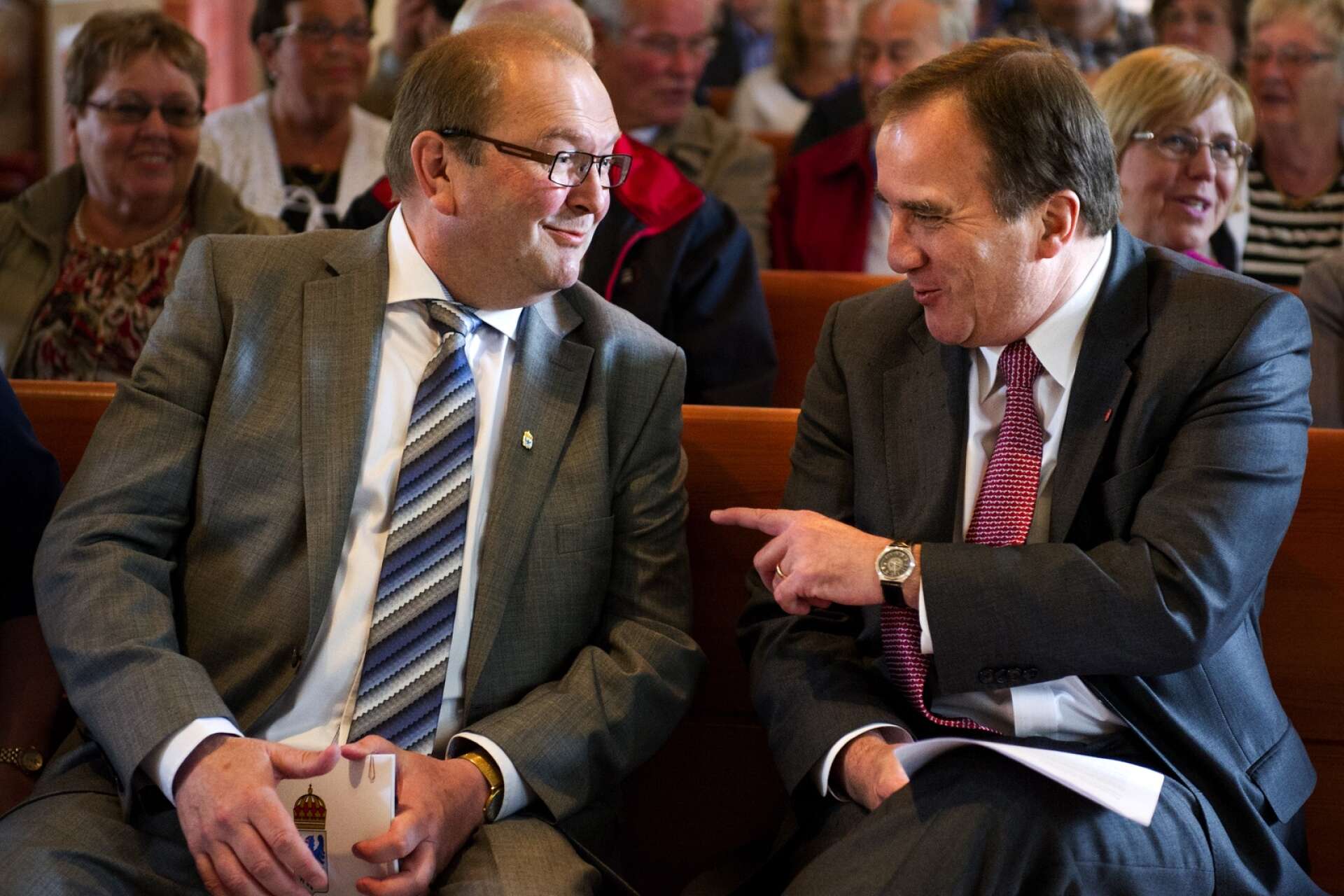 Kenneth Johansson och statsminister Stefan Löfven samspråkar.