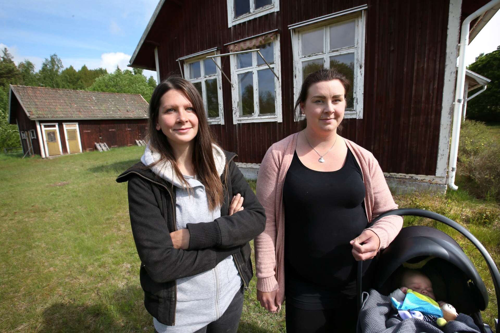 Mammorna Mikaela Larsson och Fannie Sjölund drömmer om att Nybble ska få en skola igen. ”Jag tänker inte ge mig”, säger Fannie Sjölund.