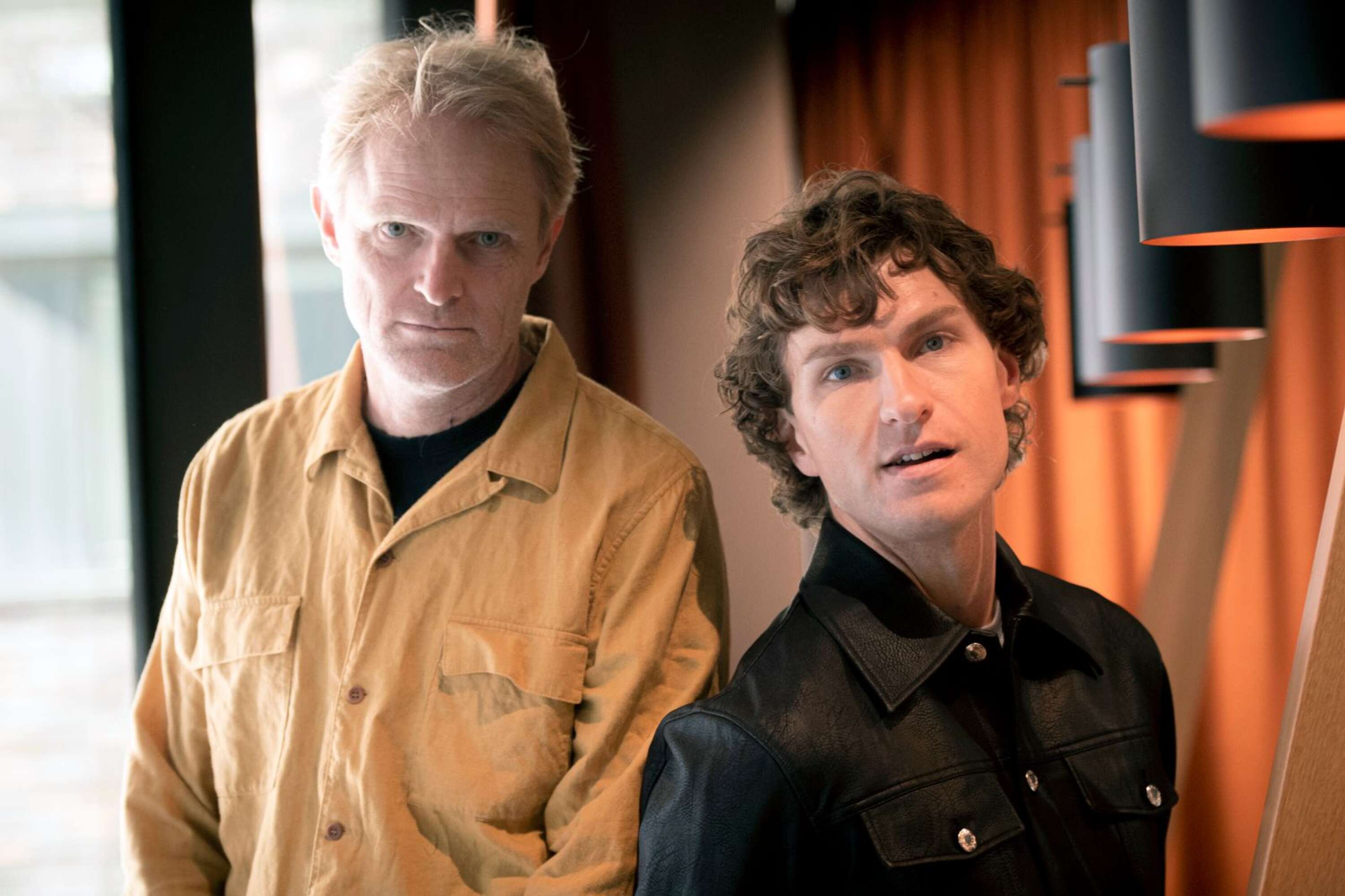 Manusförfattaren Dennis Magnusson och Björn Elgerd som gör rollen som Bosse Lundkvist. 