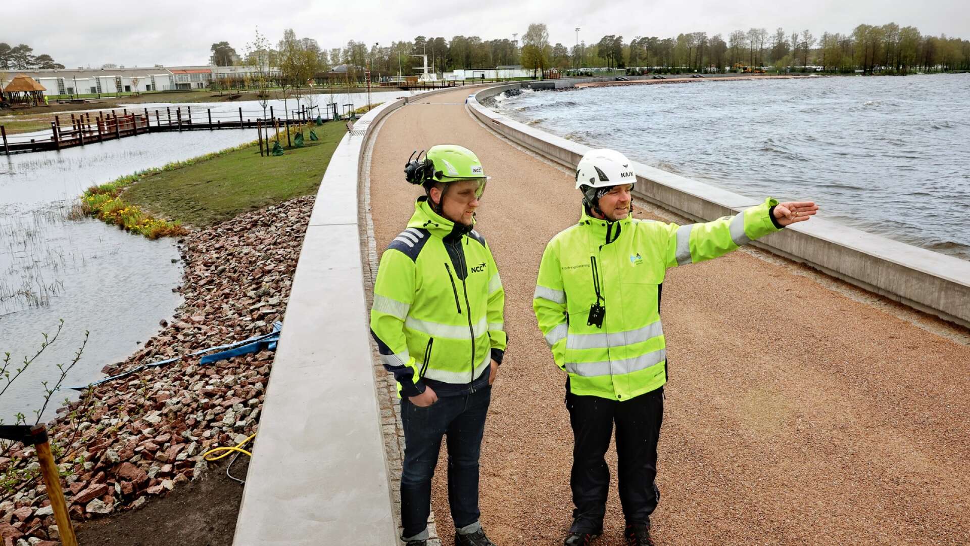 Snart invigs Lidköpings mångmiljonprojekt – Framnäs strandpark. Magnus Klint och Ronnie Hollsten visar runt inför öppningen om en månad.