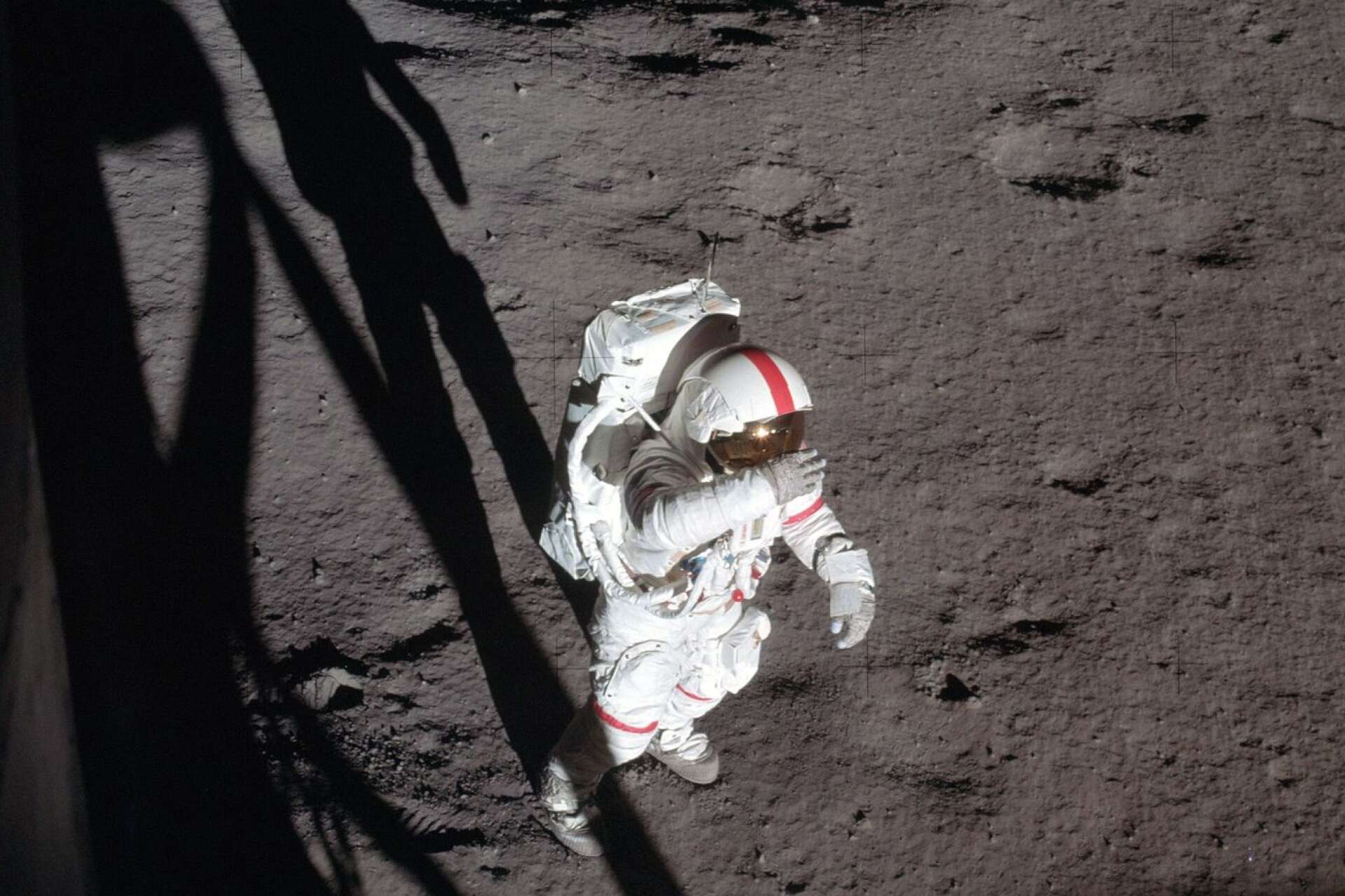 Al Shepard efter att han klivit ned från månlandaren.