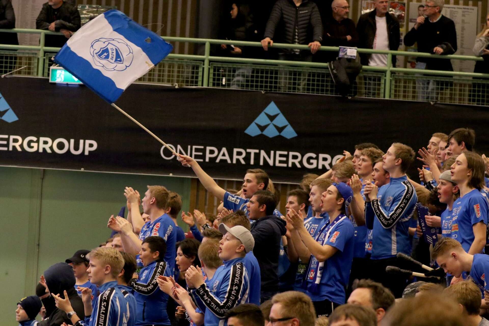 IFK Skövde hade bra stöd på läktaren inför drygt 2 000 personer i Arena Skövde.