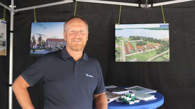 OBOS ska sälja de planerade radhusen på Marieberg. Johan Åstradsson, utflugen kristinehamnare och projektutvecklare på OBOS.