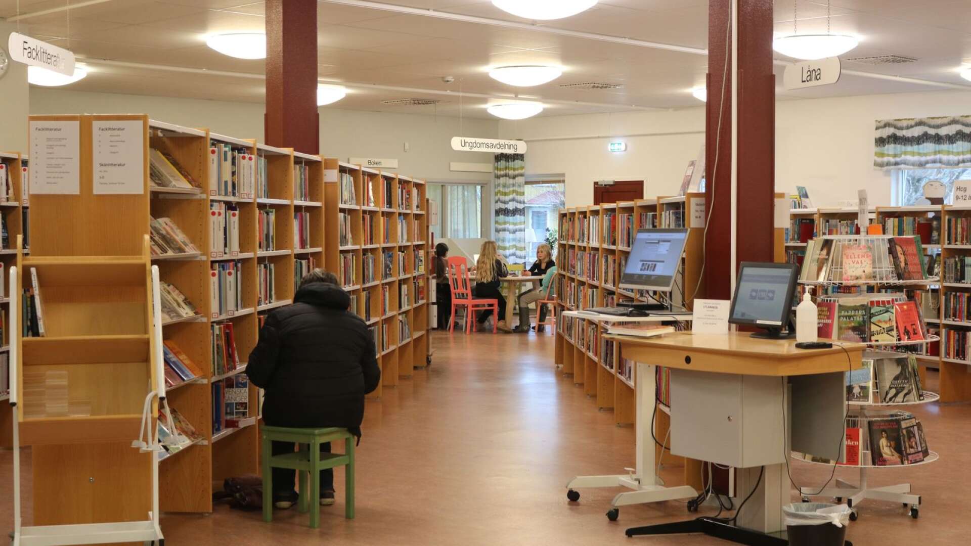 På lördag öppnat biblioteket i Nossebro dörrarna för barnafamiljerna. Då blir det premiär för ”familjelördag”.
