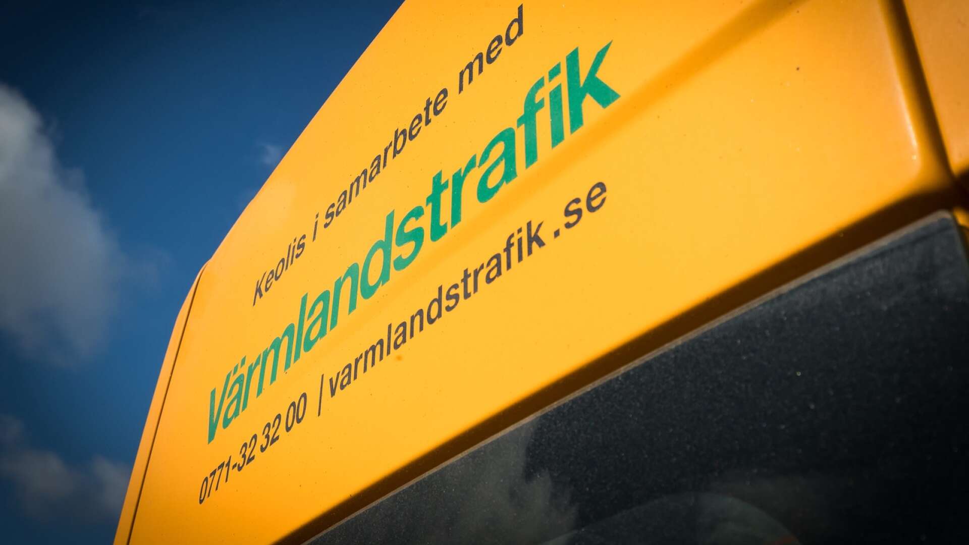 Kostnader för närmare 100 000 har orsakats då flera av Värmlandstrafiks busskurer i Säffle har vandlaiserats.