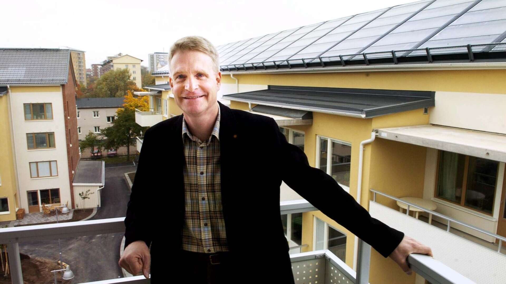 Mats Enmark var vd för KBAB när beslutet om att bygga de flytande bostäderna i Mariebergsviken togs. ”Varje gång jag kör förbi dem blir jag glad att vi vågade göra detta”, säger han.
