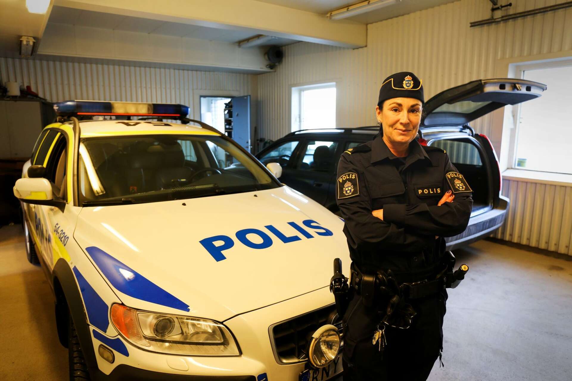 Drygt 60 år har gått sedan de första kvinnliga poliserna anställdes i Sverige, och i dag är ungefär var tredje polis kvinna. &quot;Det finns absolut en trend av allt fler tjejer i yrket&quot;, säger Rebecca Vedin.