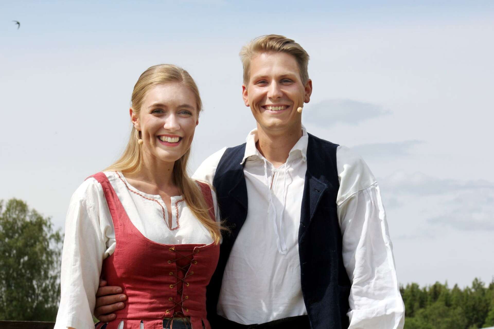 Rollerna som Anna och Erik görs av Emelie Hebbe och Ole Aleksander Bang.