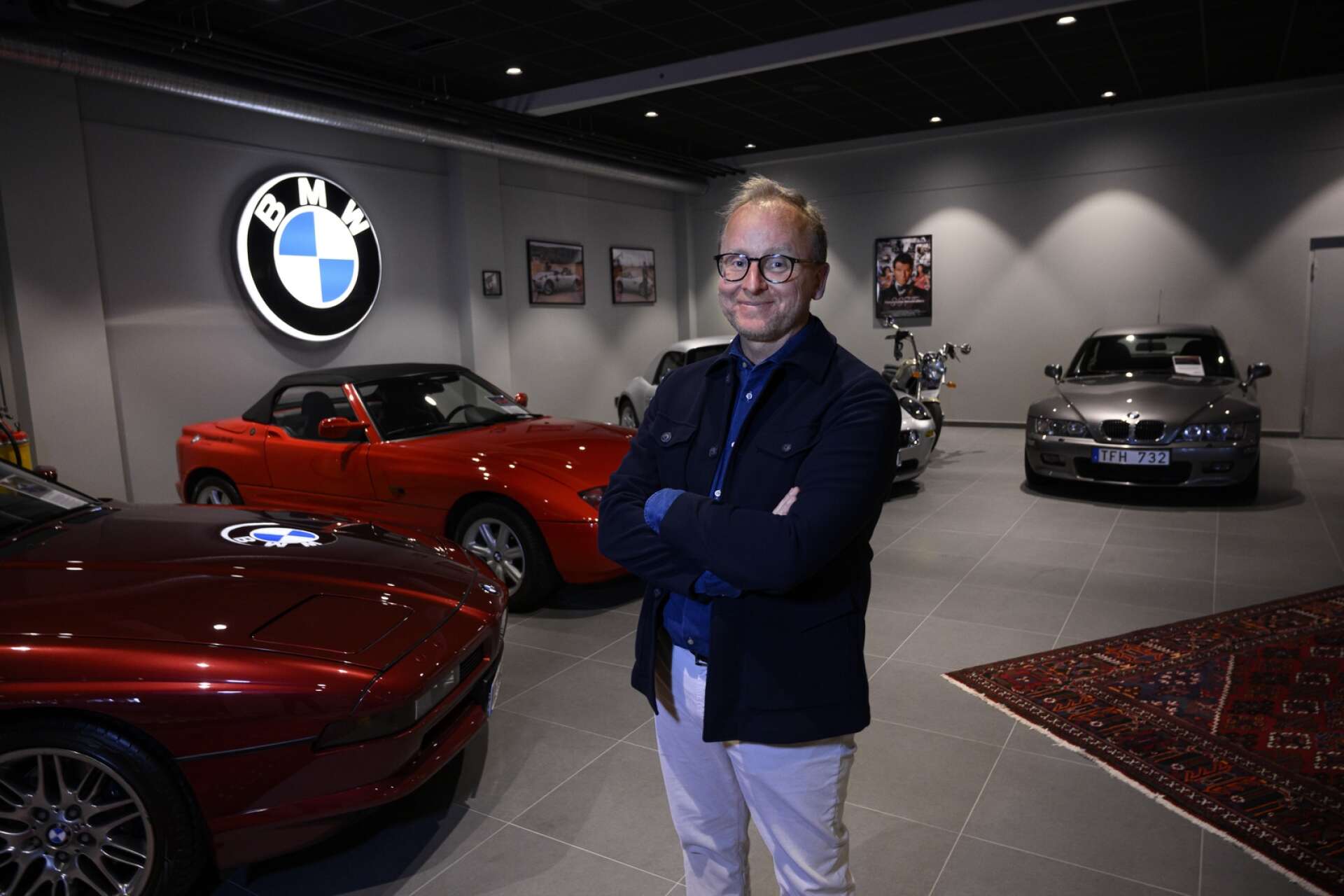 ”Egentligen är det ingen skillnad på däckslitaget mellan elbilar och bensin- och dieselbilar, utan det handlar främst om körsättet. De som kör elbil trampar lite mer på gasen eftersom effekten och kraften är så stor”, säger Magnus Gustafsson vd på Autowåx i Karlstad.