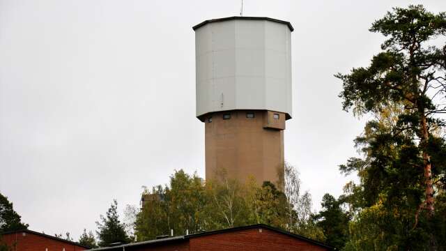 Det gamla vattentornet i Skoghall från 1942 som stängdes för fem år sedan ska ersättas av en ny vattenreservoar. Sex olika alternativ har tagits fram och i juni ska först kommunstyrelsen och sedan fullmäktige fatta beslut om vilket alternativ man väljer.