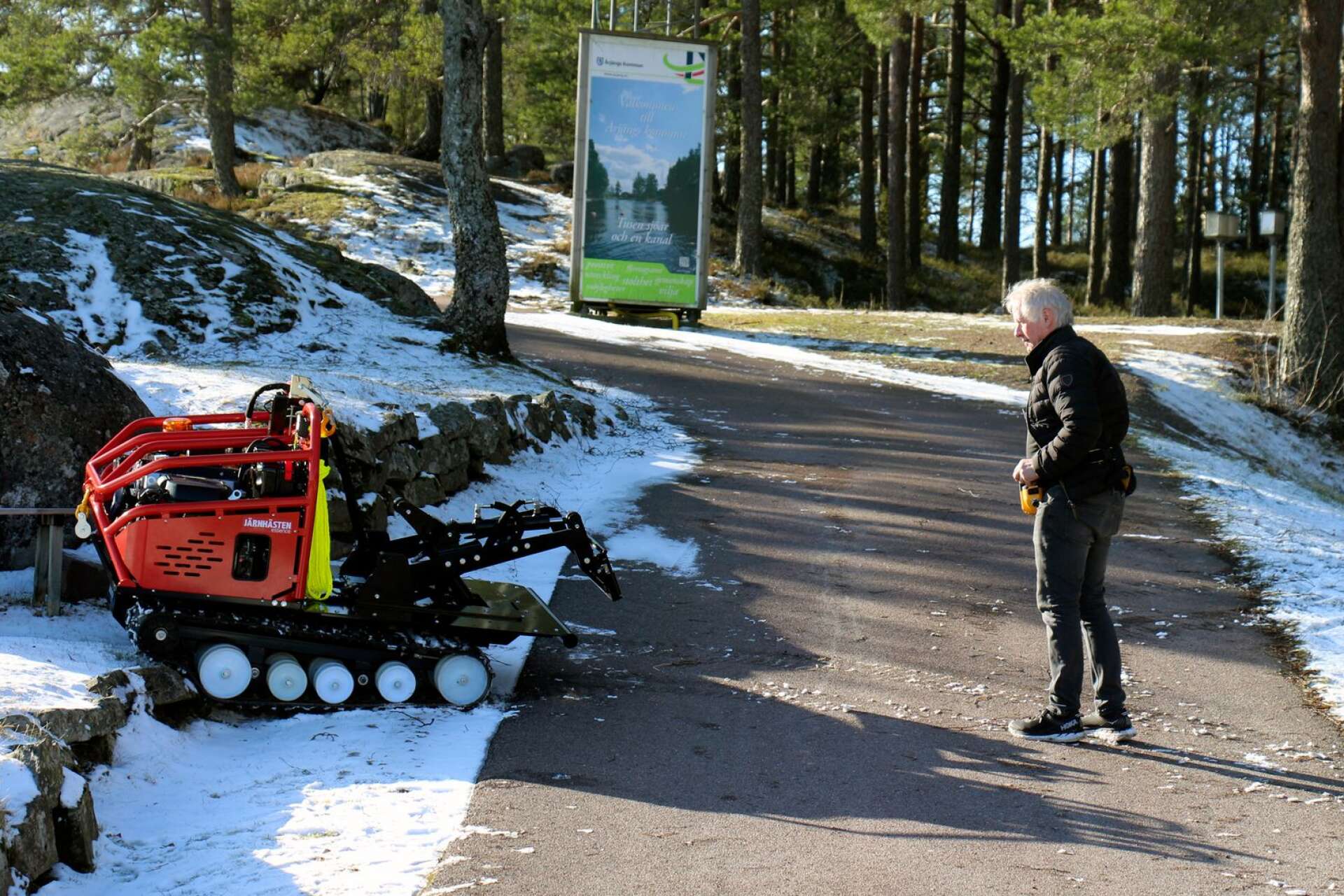 Olav Antonsen från Antons Timber provade den nya maskinen.