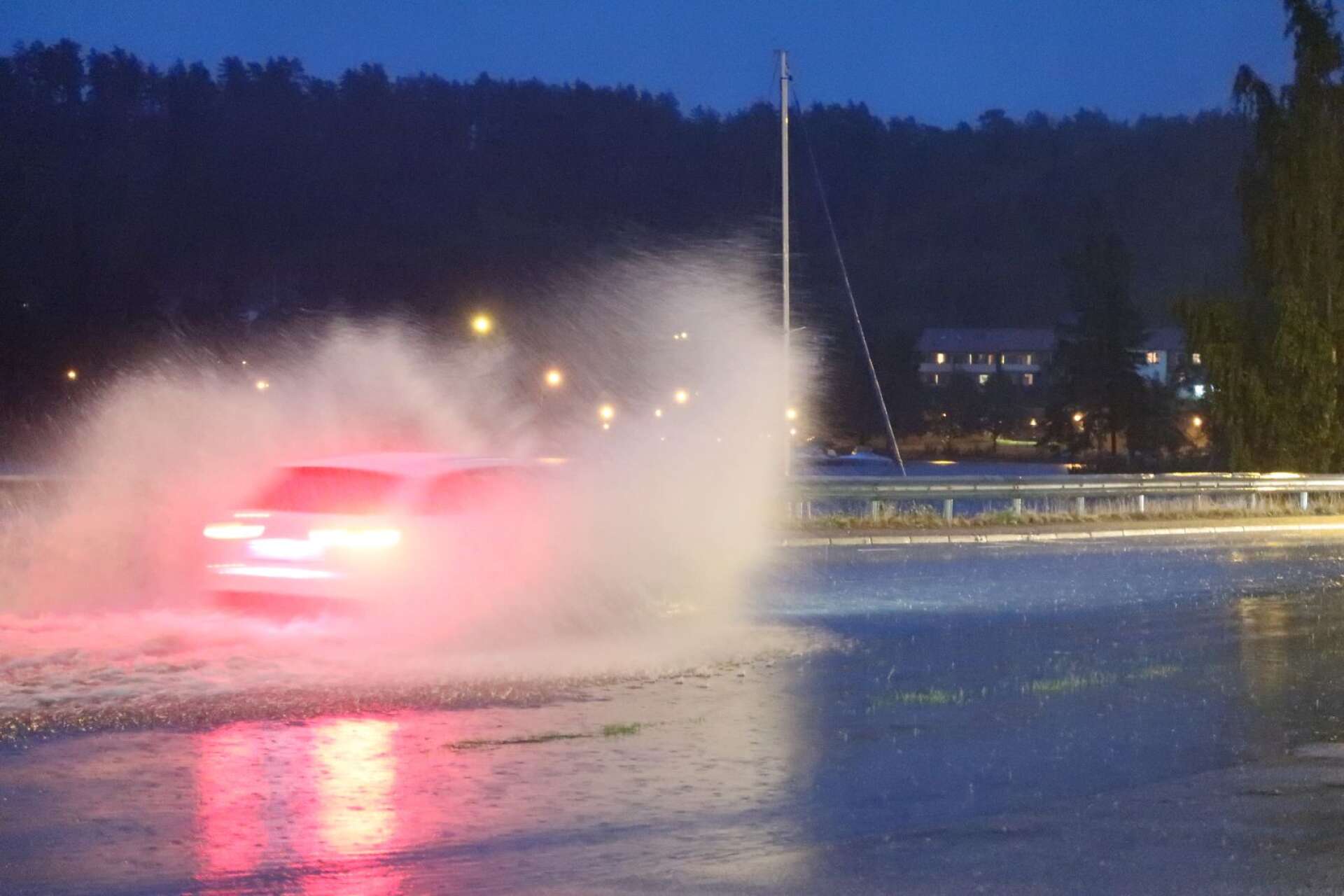 Regn och översvämning i Bengtsfors Floraleden