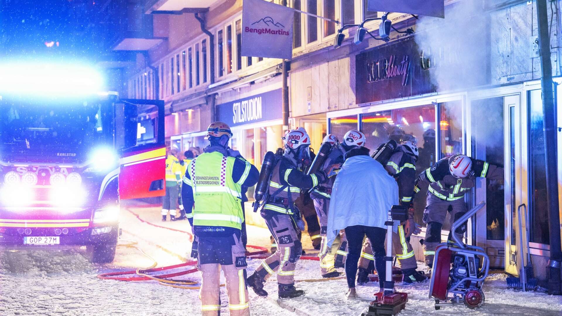 En brand orsakade omfattande rökskador i skönhtssalongen på Hamngatan i Karlstad.