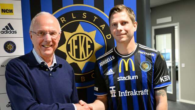 Karlstad Fotbolls sportchef Sven-Göran ”Svennis” Eriksson presenterar Johan Bertilsson som sitt senaste nyförvärv.