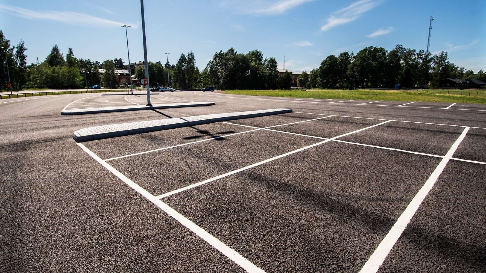 Karlstads kommun ska betala närmare en kvarts miljon kronor i sanktionsavgift till Karlstads kommun. Detta efter att teknik- och fastighetsförvaltningen byggt en parkeringsplats utan bygglov.