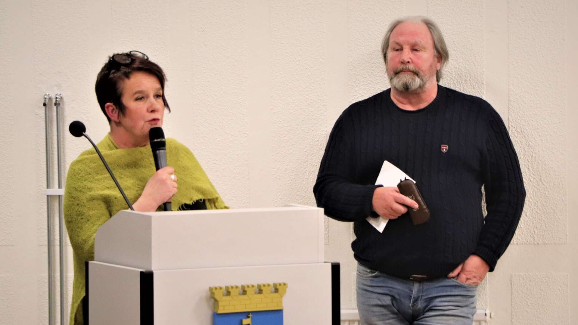Kommunalrådet Catrin Hulmarker (M) och oppositionsrådet Pierre Rydén (S) deltog i den allmänpolitiska debatten i fullmäktige.