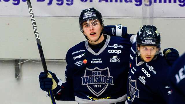 Linus Karlsson (till vänster) lämnar BIK Karlskoga för Skellefteå. Det uppger SportExpressen.
