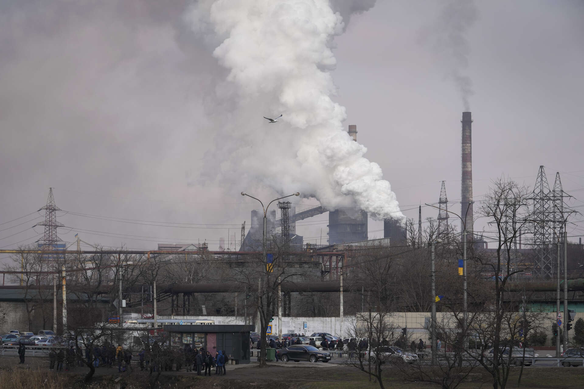 Järn- och stålverket Azovstal i utkanten av staden Mariupol. Bild från den 23 februari, dagen före Rysslands invasion.