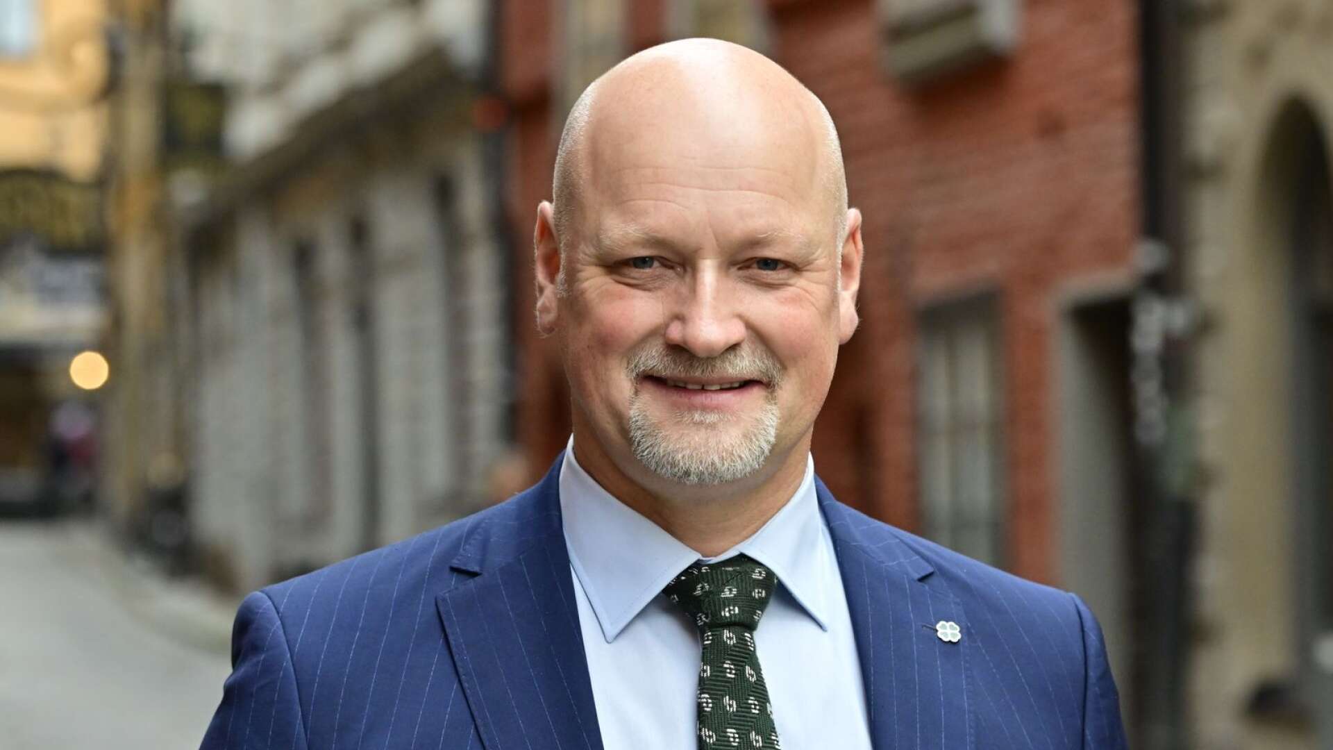 Daniel Bäckström är en av de tre kandidaterna till ny partiledare. Under veckan förväntas distriktens förslag komma in till valberedningen.
