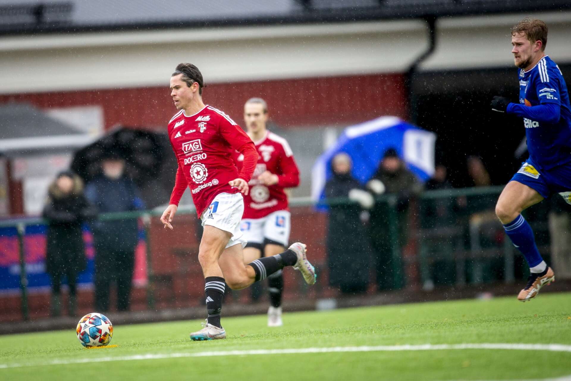 Vindsnabbe Claes Nyman gjorde två nya mål mot Gauthiod. 