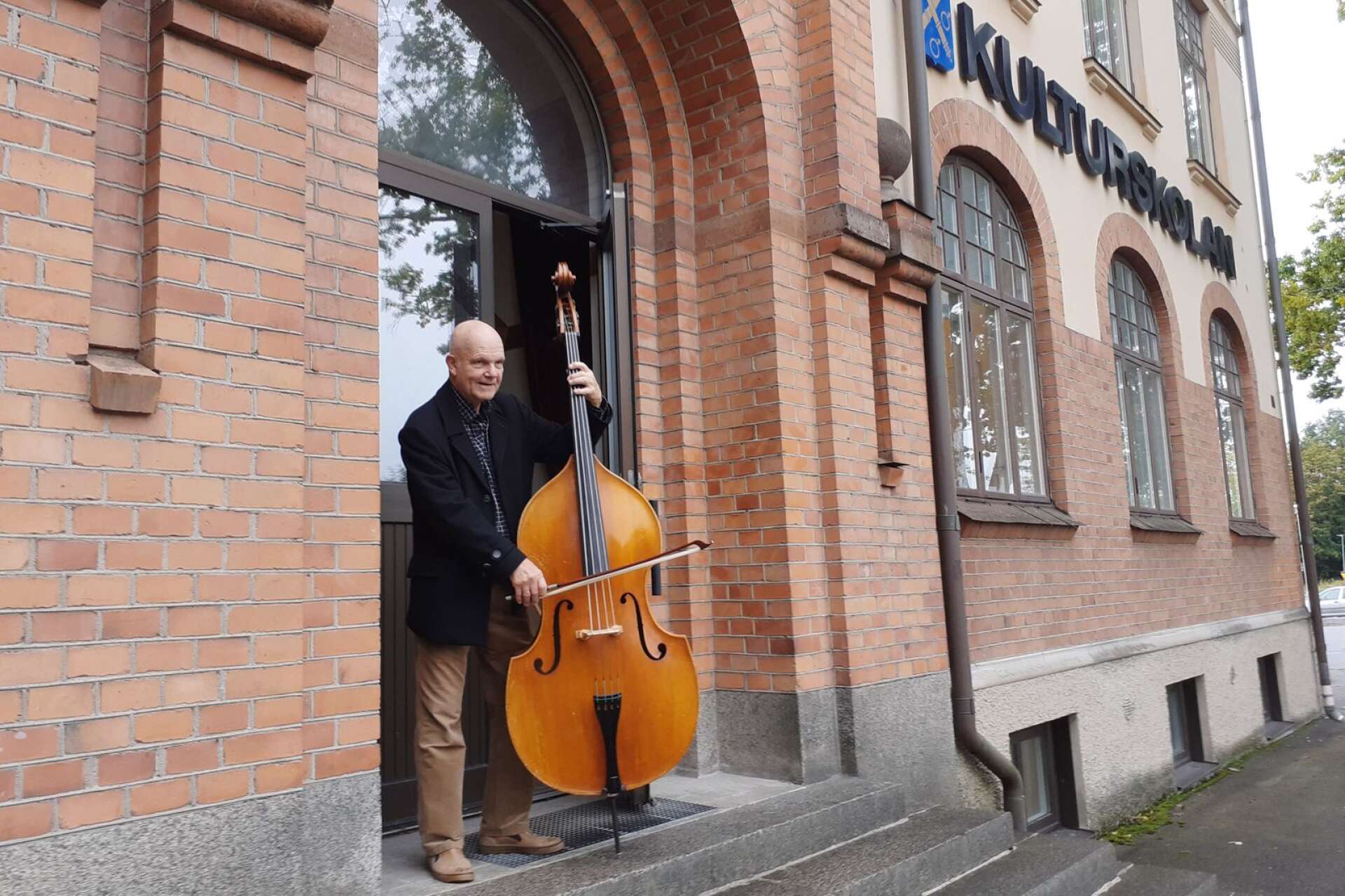 Nästan 60 år har gått sedan Mikael startade sin musikaliska bana på dåvarande Musikskolan.