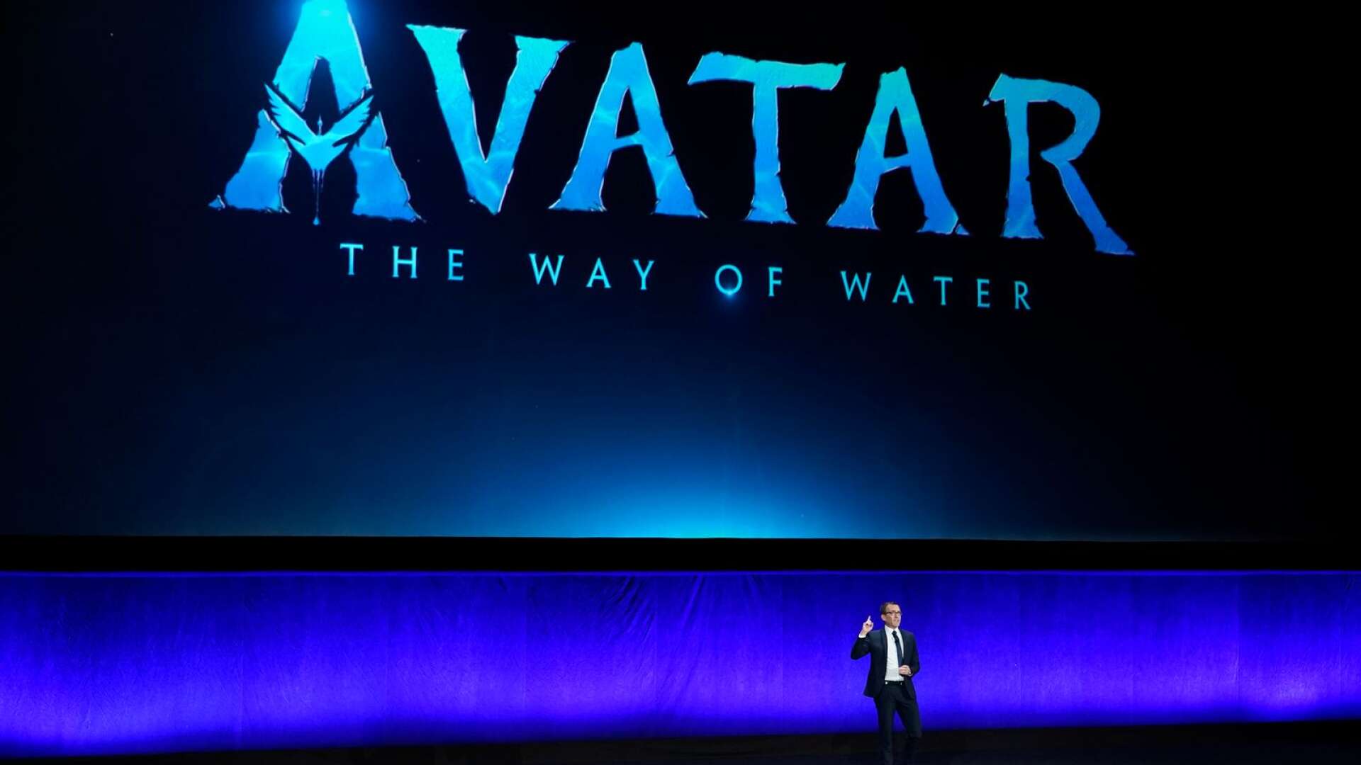 Uppföljaren till Avatar är den film som den nybildade bioföreningen i Gullspång hoppas kunna ha på sin premiär. På bilden pratar Tony Chambers vid Walt Disney om den kommande storfilmen. 