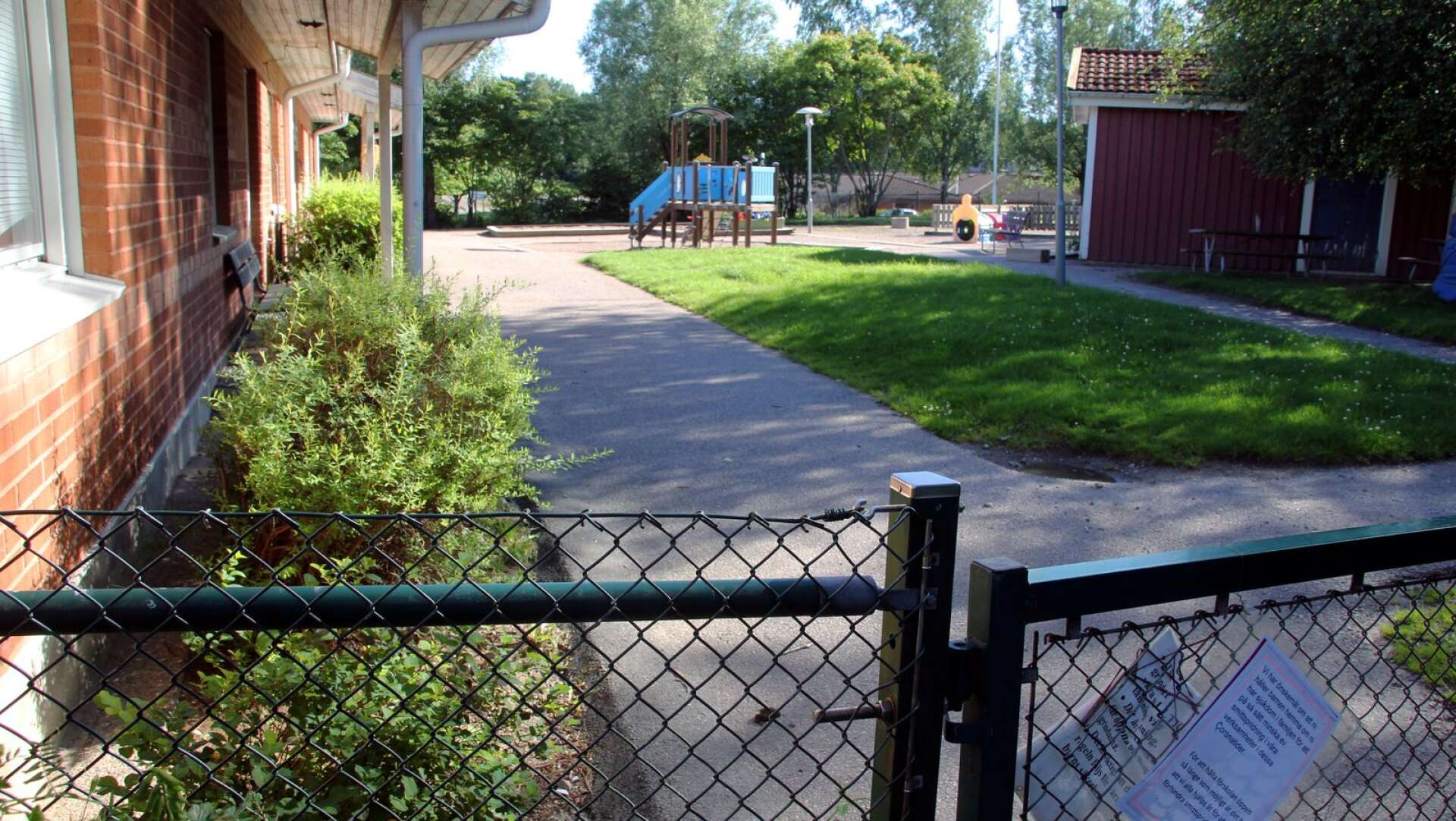 Här på Håvestens förskola i Färgelanda upptäcktes i början av juli covid-19-smitta. Då valde kommunen att inte berätta vilka förskola det handlade om. Nu har man ändrat sig.