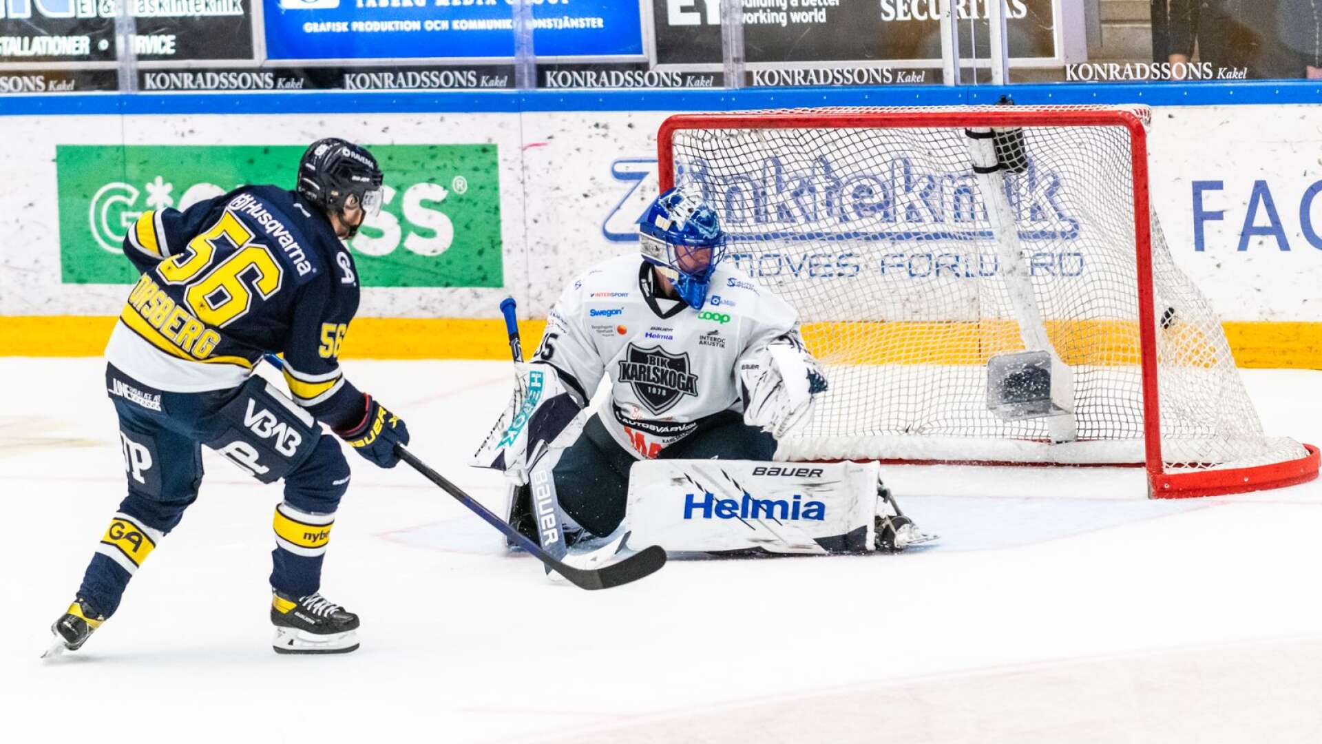 Tidigare BIK-spelaren Fredrik Forsberg överlistade Lars Volden på straff till 5–2. Forsberg gjorde även 7–2-målet för sitt HV71. 