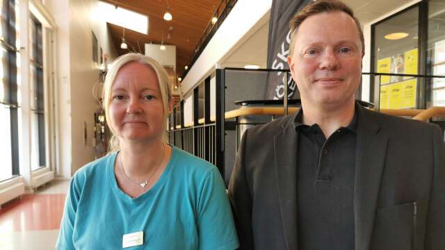 Ulrika Nordquist, lokalvårdare och Mikael Nilsson, verksamhetschef samhäll- och serviceförvaltningen. 