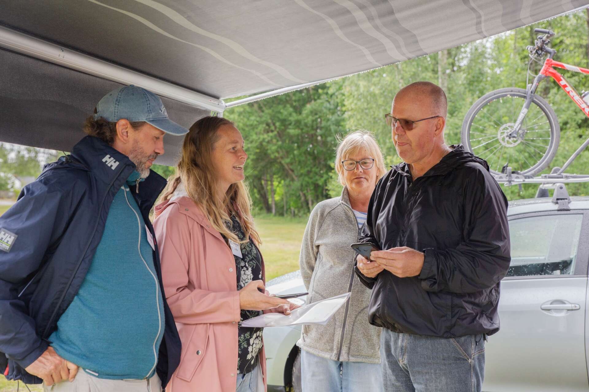 50 medlemmar i Levande Lungsund turas om som campingvärdar.