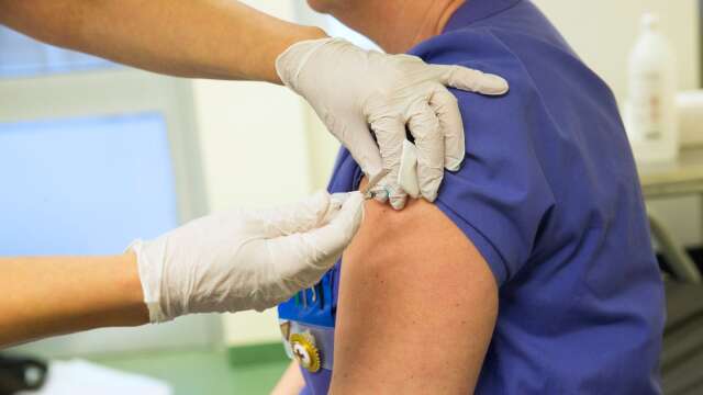 Den fjärde sprutan vaccin mot covid-19 har visat sig öka skyddet med 65 procent. Arkivbild.