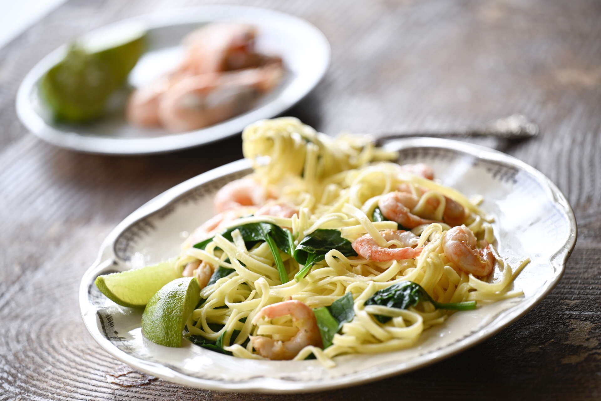 Räkor + pasta + lime + ingefära + spenat = god middag. Sann köksmatematik.
