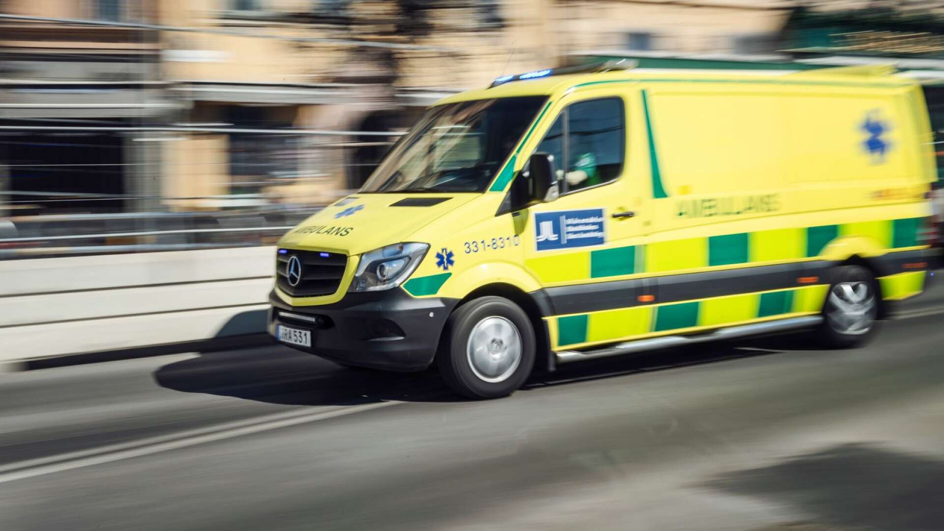 Liberalerna vill starta en utbildning för ambulanssjukvårdare i Örebro län.